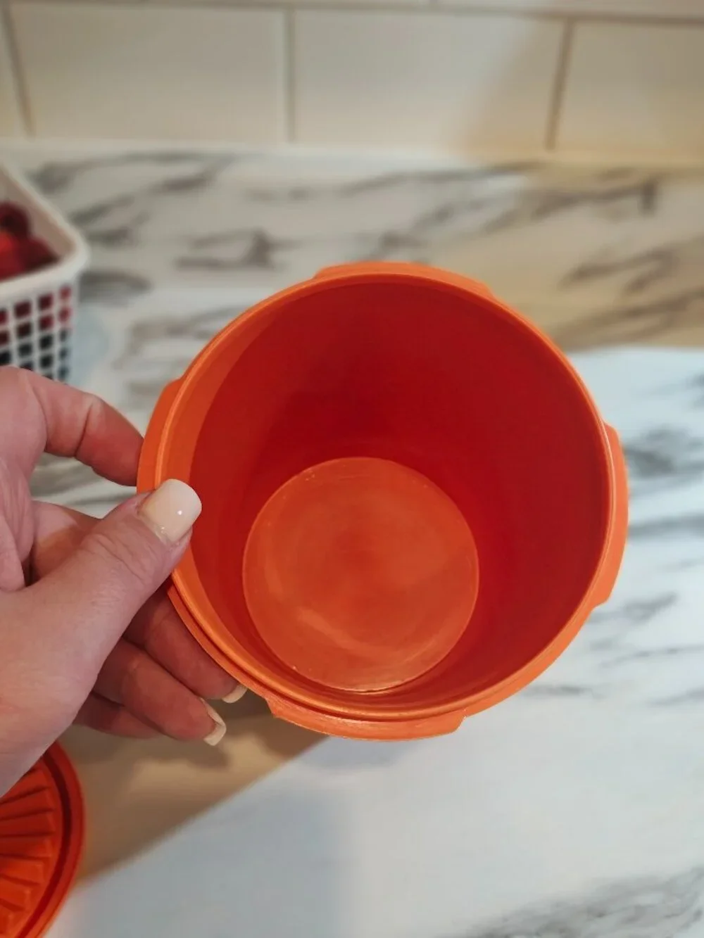 Vintage Tupperware Canister 811-4 with Lid – Orange Retro Kitchen Storage - Picture 9 of 9